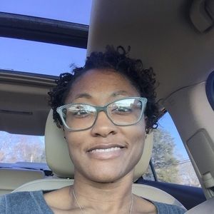 Meet your Posher, Casandra